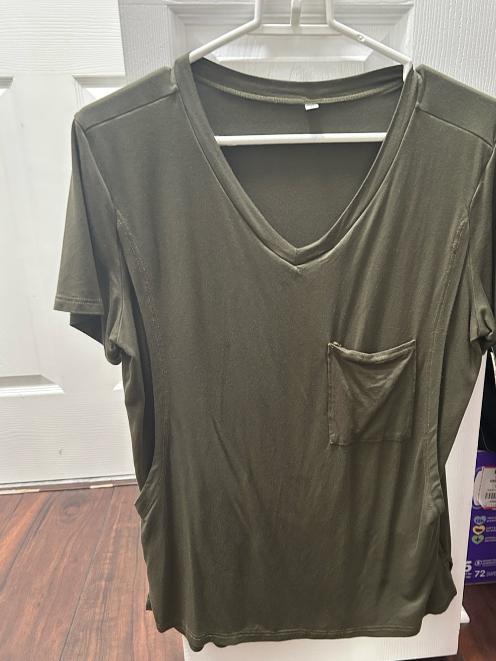 Women’s breastfeeding V-Neck Pocket Tee